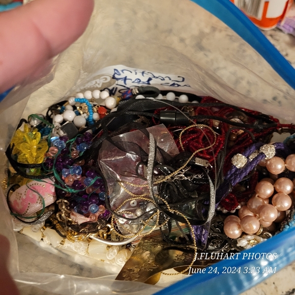 #1258.  5 LBS USED, BROKEN JEWELRY FOR CRAFTS OR REPURPOSING - Picture 3 of 4